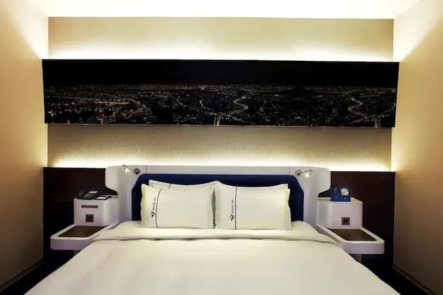 【高鐵假期】 台中頭等艙飯店綠園道館2日自由行｜近勤美綠園道，飛機客艙主題-【常態促銷】- 豪華客房(1大床/2小床)-3