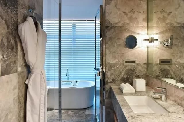 【High Speed Rail Holiday】 2-Day Free Travel at Silks Club Kaohsiung-Deluxe King Room-3