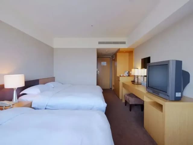 【高鐵假期】 桃園城市商旅航空館2日自由行-【搭高鐵．送住宿】- 豪華客房(2大床-含早)-1