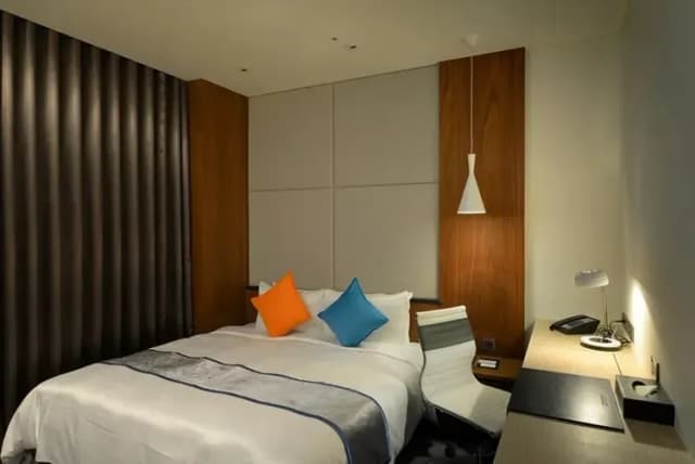 【High Speed Rail Holiday】 2-Day Free Travel at Tainan Rongmei Golden Tulip Hotel-Standard Double Room-1