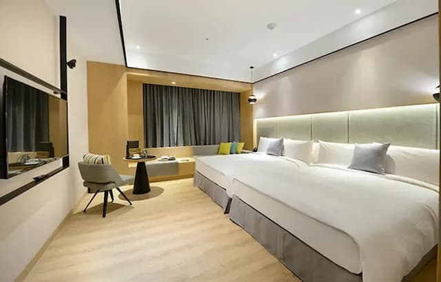【High Speed Rail Holiday】 Evergreen Palace Hotel (Chiayi) 2-Day Free Travel-2025 Superior Family Room (2nd bed)-1