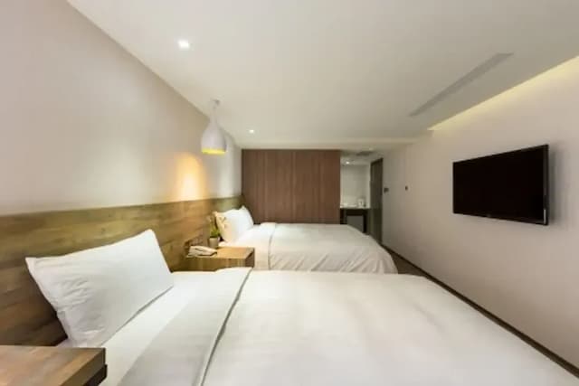 【高鐵假期】 嘉義蘭桂坊花園酒店2日自由行-【常態促銷】- 2025標準三人房(1大床+1小床)-2