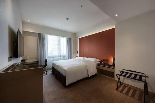 【High Speed Rail Holiday】 2-Day Free Travel in Taipei Kodak Hotel Linsen-Business room (1 king bed - breakfast included)-1