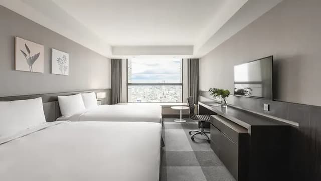 【高鐵假期】 煙波大飯店台南館2日自由行｜度假首選，附設泳池-【常態促銷】- 2025豪華家庭房(2大床/無浴缸)-1