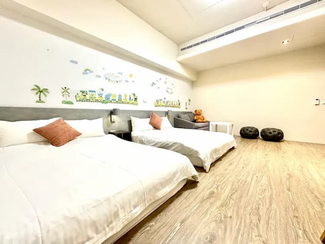 默默旅宿-沐光家庭四人房-6