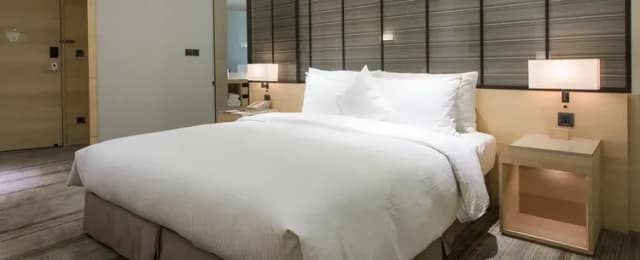 【高鐵假期】 和逸飯店．高雄中山館2日自由行｜近三多商圈、世運主場館-【常態促銷】- 舒適客房(無窗-1大床/2小床)-1