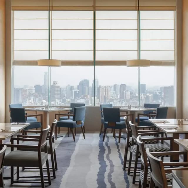 【高鐵假期】 和逸飯店．高雄中山館2日自由行｜近三多商圈、世運主場館-【常態促銷】- 舒適客房(無窗-1大床/2小床)-5