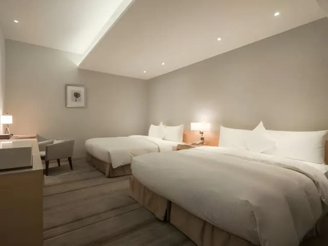 【高鐵假期】 和逸飯店．高雄中山館2日自由行｜近三多商圈、世運主場館-【常態促銷】- 舒適客房(無窗-2大床)-2