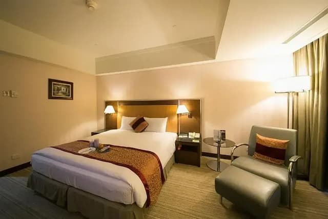 【High Speed Rail Holiday】 2-Day Free Travel at Evergreen Plaza Hotel (Tainan)-Deluxe Double Room-1