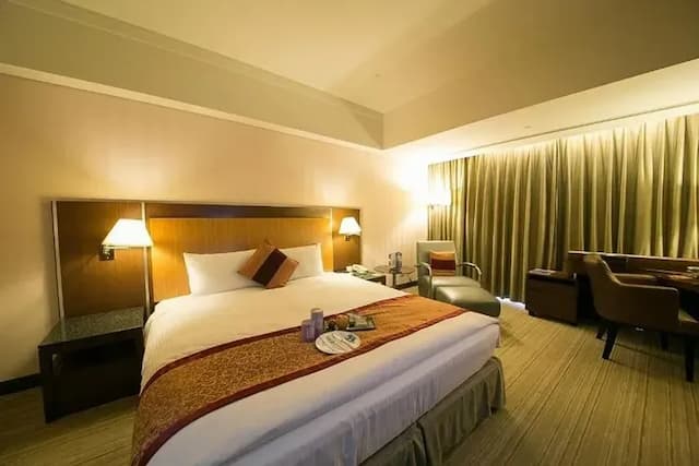 【High Speed Rail Holiday】 2-Day Free Travel at Evergreen Plaza Hotel (Tainan)-Deluxe Double Room-2