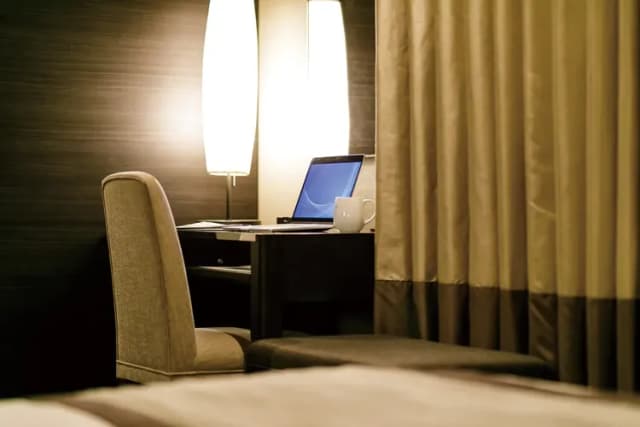 デラックスツインルーム 23㎡　ライティングデスク