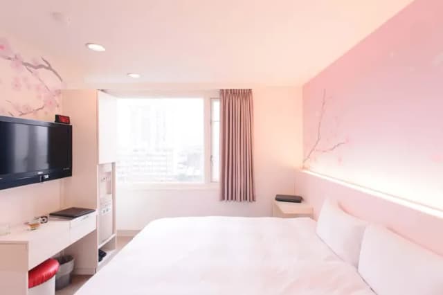 奇異果快捷旅店-中正店｜ 近柳川水岸步道、中華路夜市-市景雙人房-5