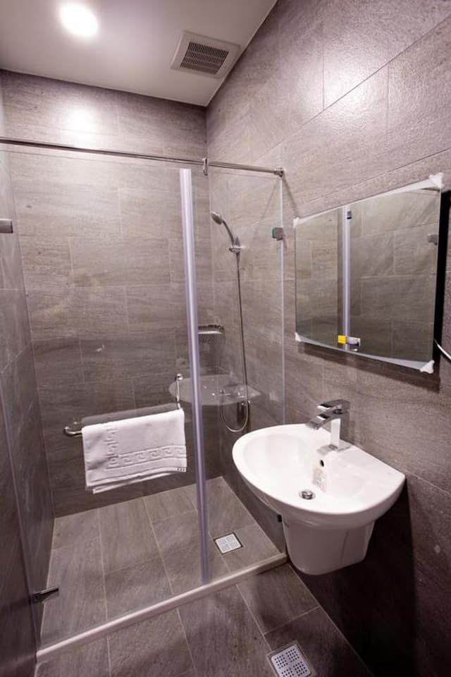 Man Man Band-Minimalist Double Room-7