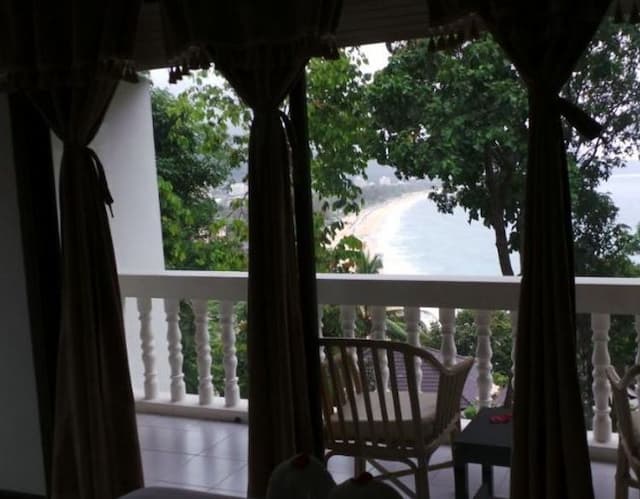 On The Hill Karon Resort-Ocaen view room l Deluxe Beachfront Room-4