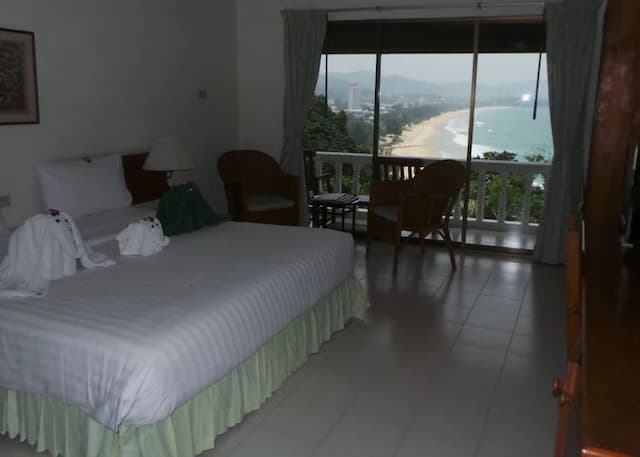 On The Hill Karon Resort-Ocaen view room l Deluxe Beachfront Room-9