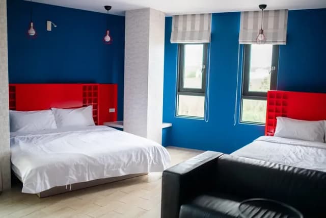 Say Yeah Inn-204 Enjoy the blue quadruple room-2