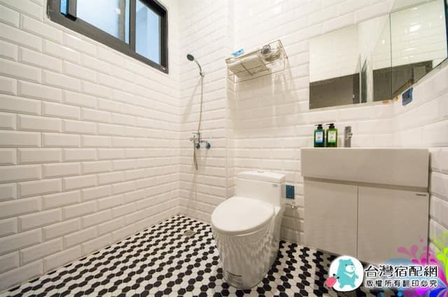 Time Traveling Hostel near Forest Park, 4D Night Market-Time Traveling Hostel random double room near Forest Park, 4D Night Market-10