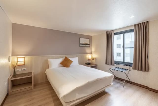 雙人房（每間裝潢不同）