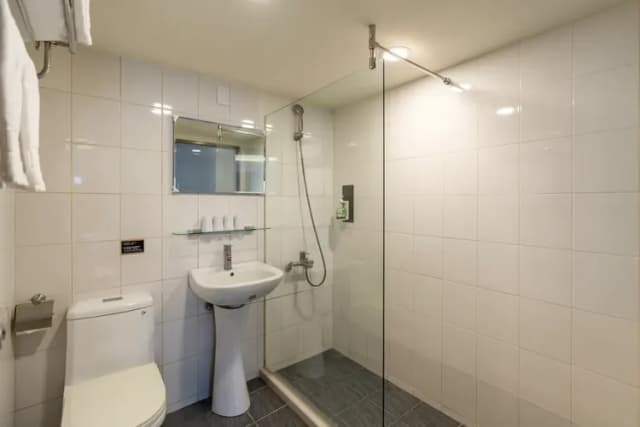 浴室（每間裝潢風格不同）