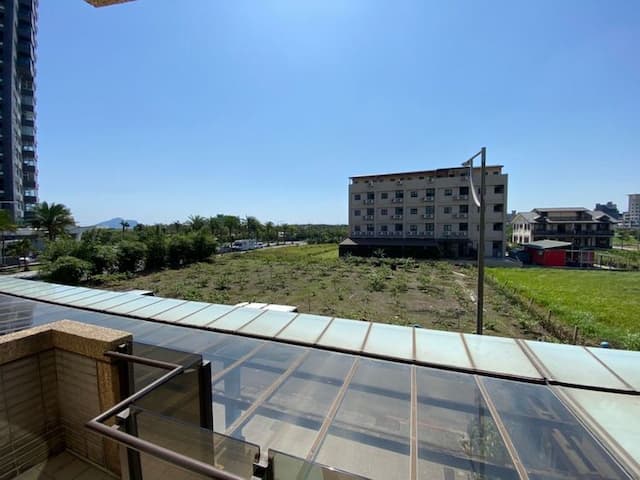 Sunny day-Cozy Family Room-4