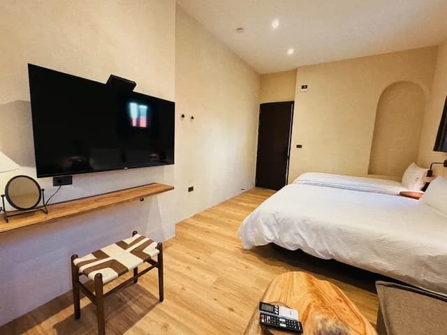 Spring Stay Inn-Deluxe Triple Room-1