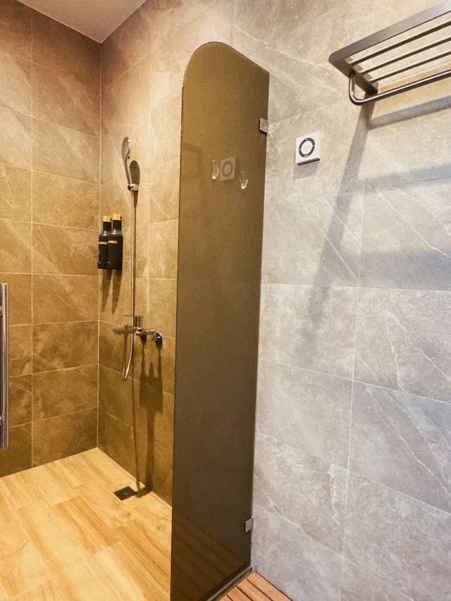 Spring Stay Inn-Deluxe Triple Room-5