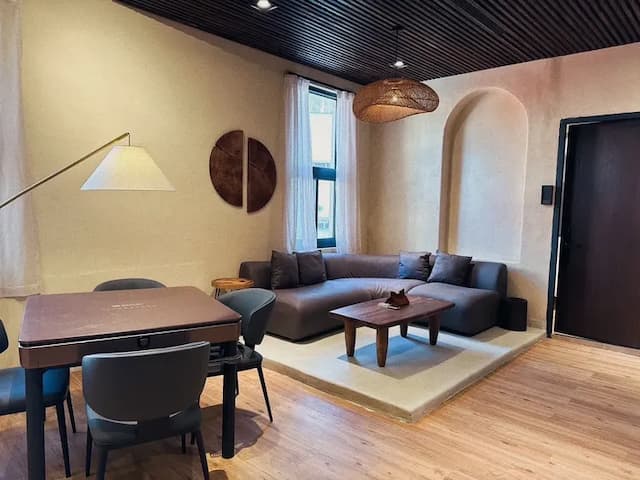 Spring Stay Inn-9-person package-1