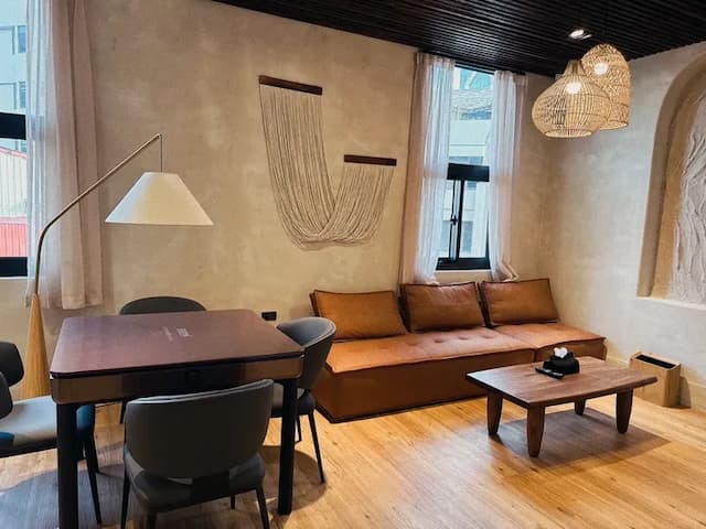 Spring Stay Inn-9-person package-12