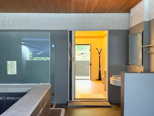 新月塢溫泉 Mikatsuki Tani｜獨家9折起！尖石溫泉、可愛動物區-【湯屋】標準雙人房(半露天風呂)-3