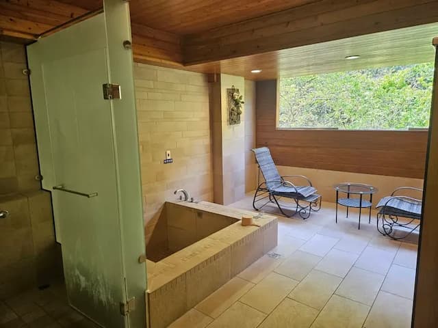 新月塢溫泉 Mikatsuki Tani｜獨家9折起！尖石溫泉、可愛動物區-【湯屋】豪華四人房-3