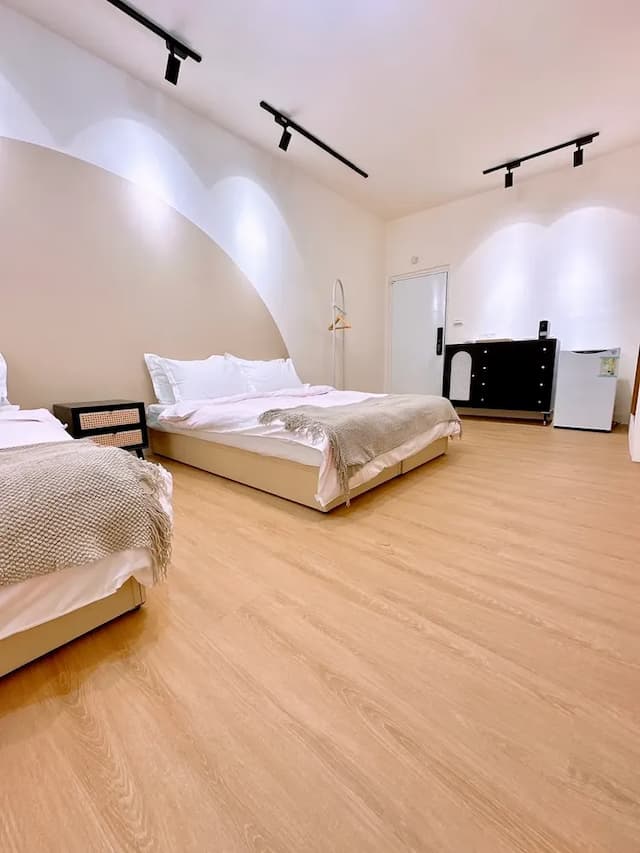 Homiday-Have a good sleep ~ Suite 303 for four people ~ Two minutes' walk from Puli Guoguang Bus Terminal. It is very convenient to take a bus to Cingjing Farm and Sun Moon Lake. Self-service check-in-1