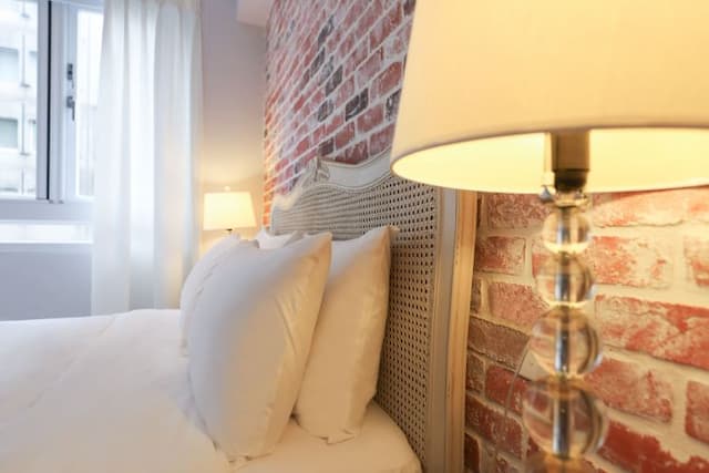 漫映旅舍-豪華雙人房-6