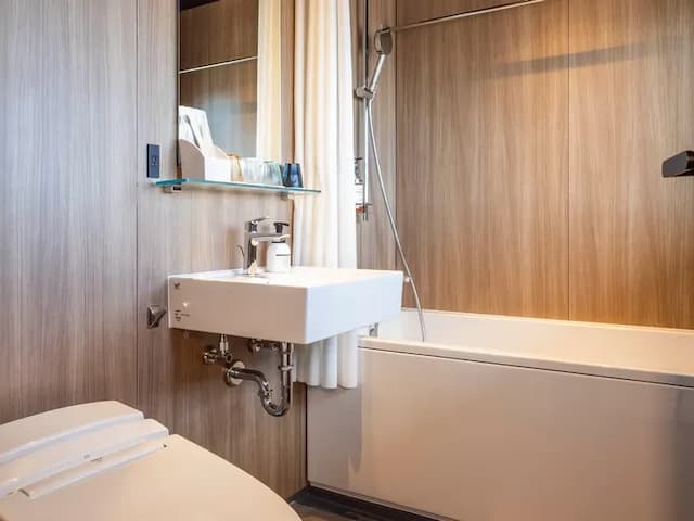 【バスルーム】客室共通［ユニバーサルクイーン／スイート／コーナースイート以外］