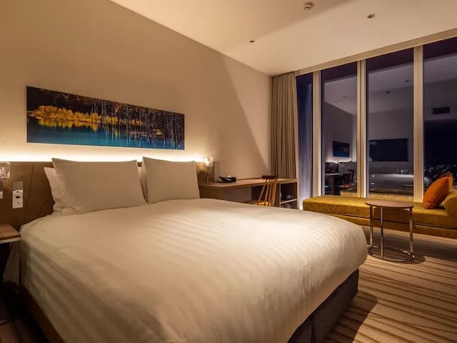 【クイーン】24平米／広々とした160cm幅のクイーンベッドが快適な睡眠をお約束いたします