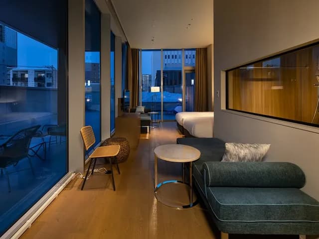 【テラス付コーナージュニアスイート】41平米／角部屋ならではの2面採光、開放感ある1室限定の客室です