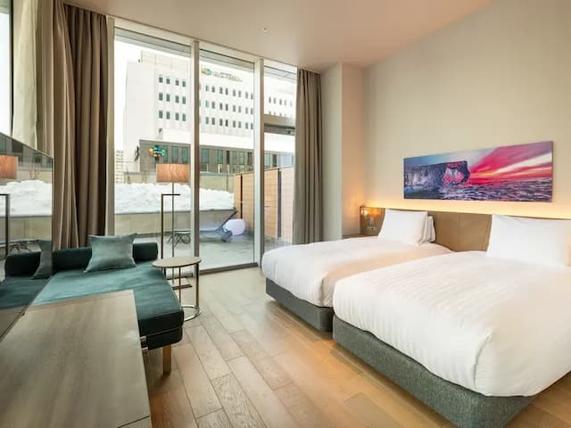 【テラス付コーナージュニアスイート】41平米／角部屋ならではの2面採光、開放感ある1室限定の客室です