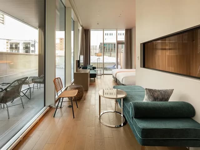 【テラス付コーナージュニアスイート】41平米／角部屋ならではの2面採光、開放感ある1室限定の客室です