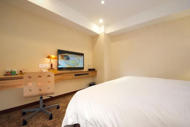 Changhong Fashion Hotel-Economy Double Room (No Window) - No Breakfast-3