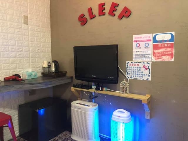 文藝復興墾丁大街民宿 | 室內公共空間自行車停放-1樓101小型標準雙人房(無窗)-2