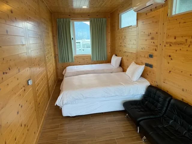 雁窩秘境營地｜全新上架、360度景觀露台｜日月潭｜懶人營-【露營屋】兩小床｜檜木屋-8