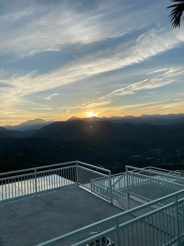 雁窩秘境營地｜全新上架、360度景觀露台｜日月潭｜懶人營-【露營屋】兩小床｜檜木屋-10