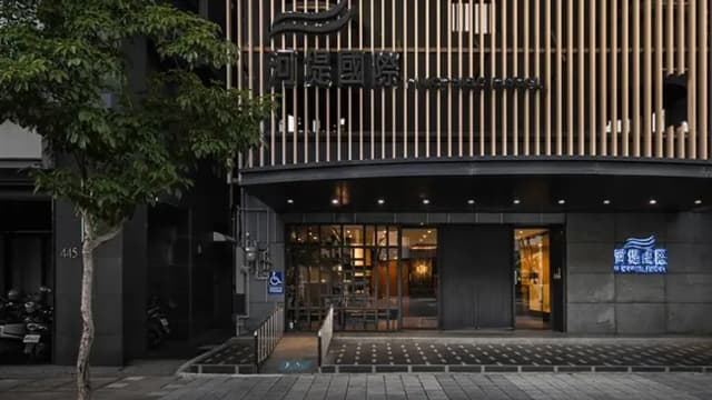 河堤國際商旅-陽台三人房(一大一小床)-3