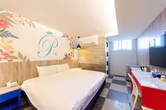 郡象商旅｜提供特約停車場券、緊鄰海安路/河樂廣場-標準雙人房-2