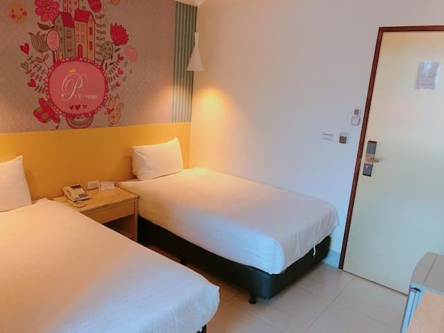 郡象商旅｜提供特約停車場券、緊鄰海安路/河樂廣場-標準雙床房-3