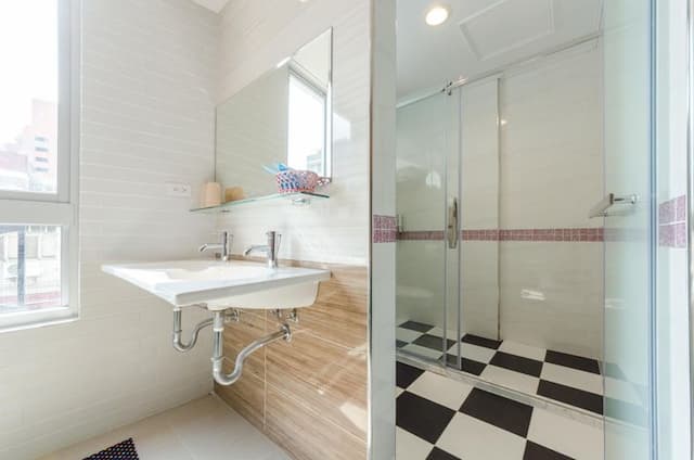 郡象商旅｜提供特約停車場券、緊鄰海安路/河樂廣場-家庭四人房-4