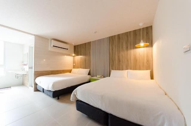 郡象商旅｜提供特約停車場券、緊鄰海安路/河樂廣場-家庭四人房-3