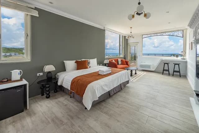 Sunset Mu Style Inn-Deluxe Double Room with Balcony and Sea View-1