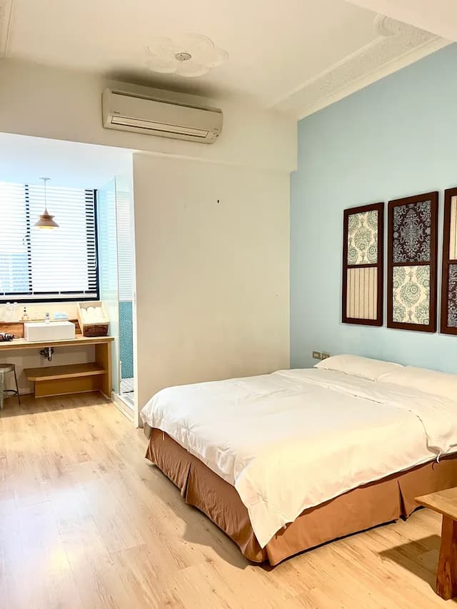 Hour roots-Design Double Room-3