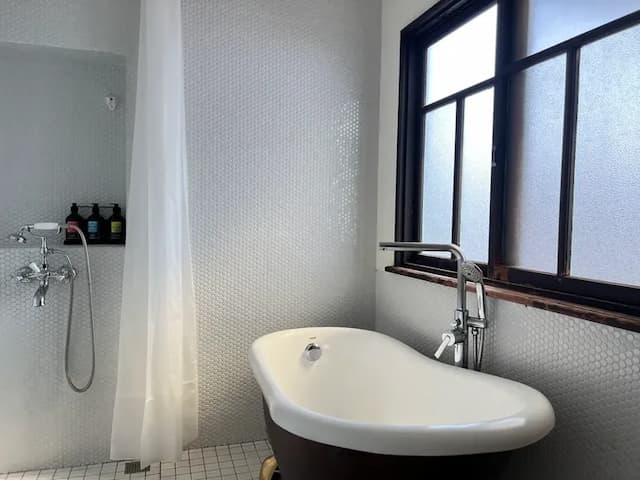 Hour roots-Deluxe Double Room-4