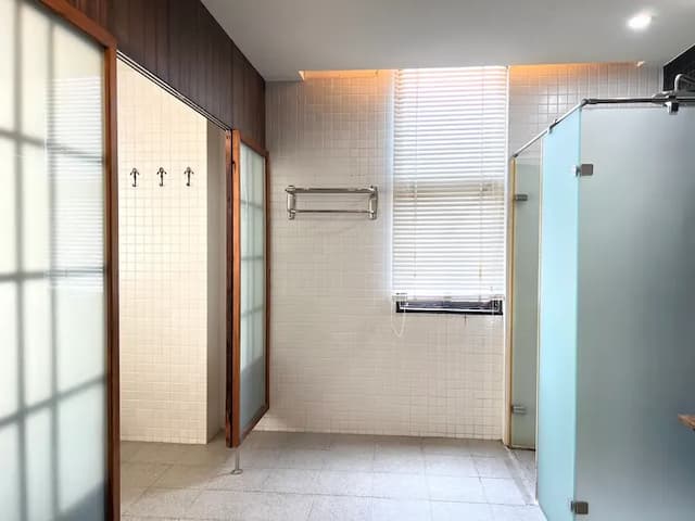 Hour roots-Family Quadruple Room-3